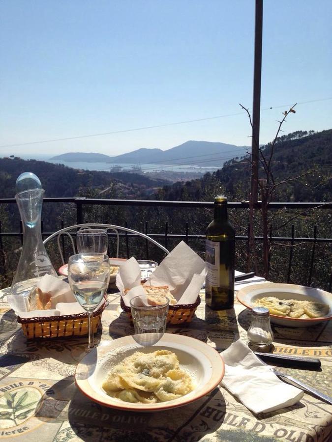 Agriturismo Oliva Azzurra Villa Valeriano Lunense Buitenkant foto